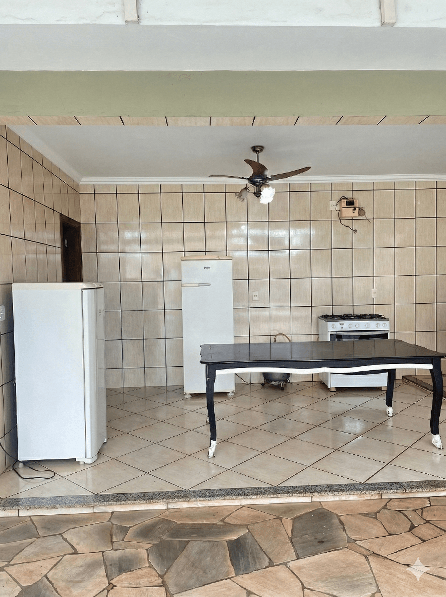 Cozinha ampla e equipada